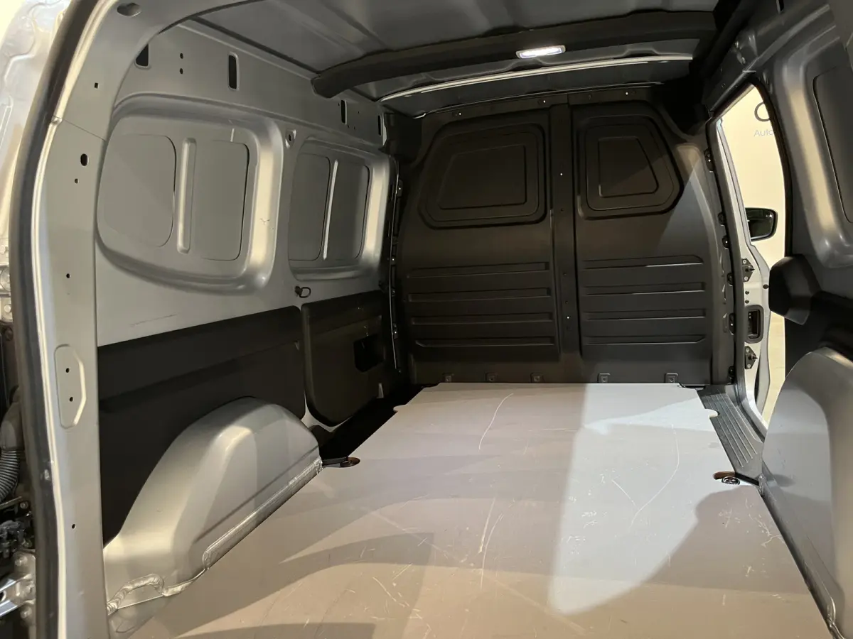 113 L2 Pro Automaat Benzine / Euro 6 / Airco / CarPlay / Cruise Control / Camera / Trekhaak / LMV / 14.000 KM !!