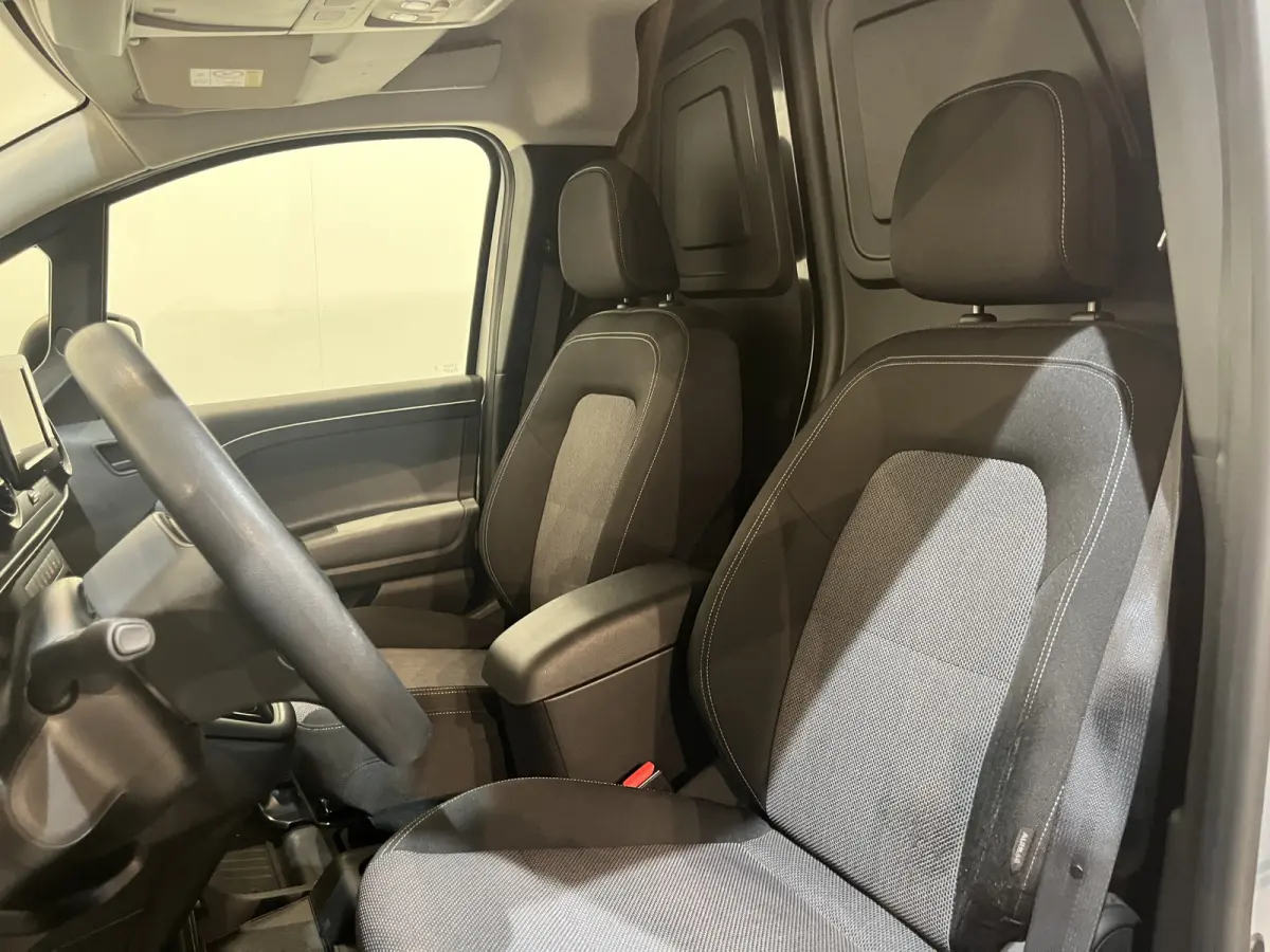 113 L2 Pro Automaat Benzine / Euro 6 / Airco / CarPlay / Cruise Control / Camera / Trekhaak / LMV / 14.000 KM !!