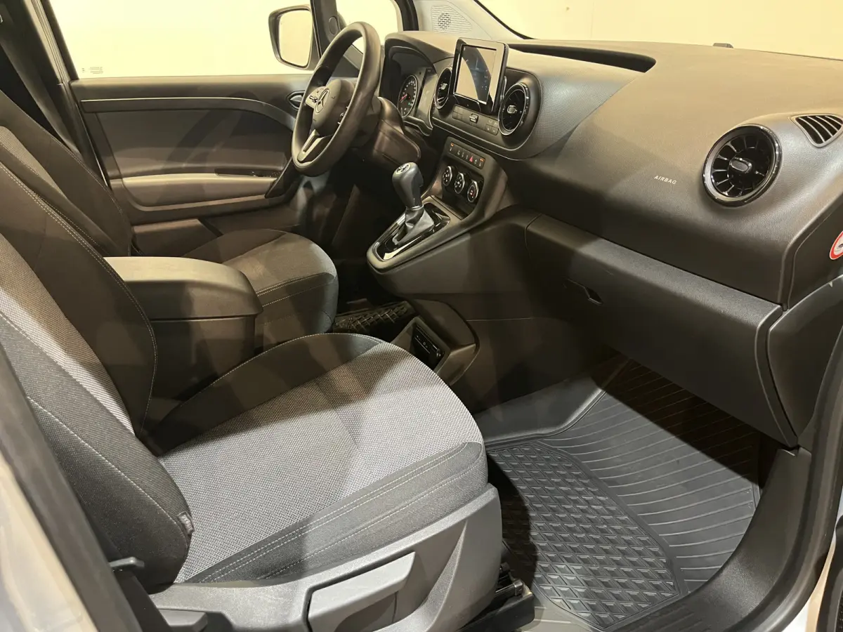 113 L2 Pro Automaat Benzine / Euro 6 / Airco / CarPlay / Cruise Control / Camera / Trekhaak / LMV / 14.000 KM !!
