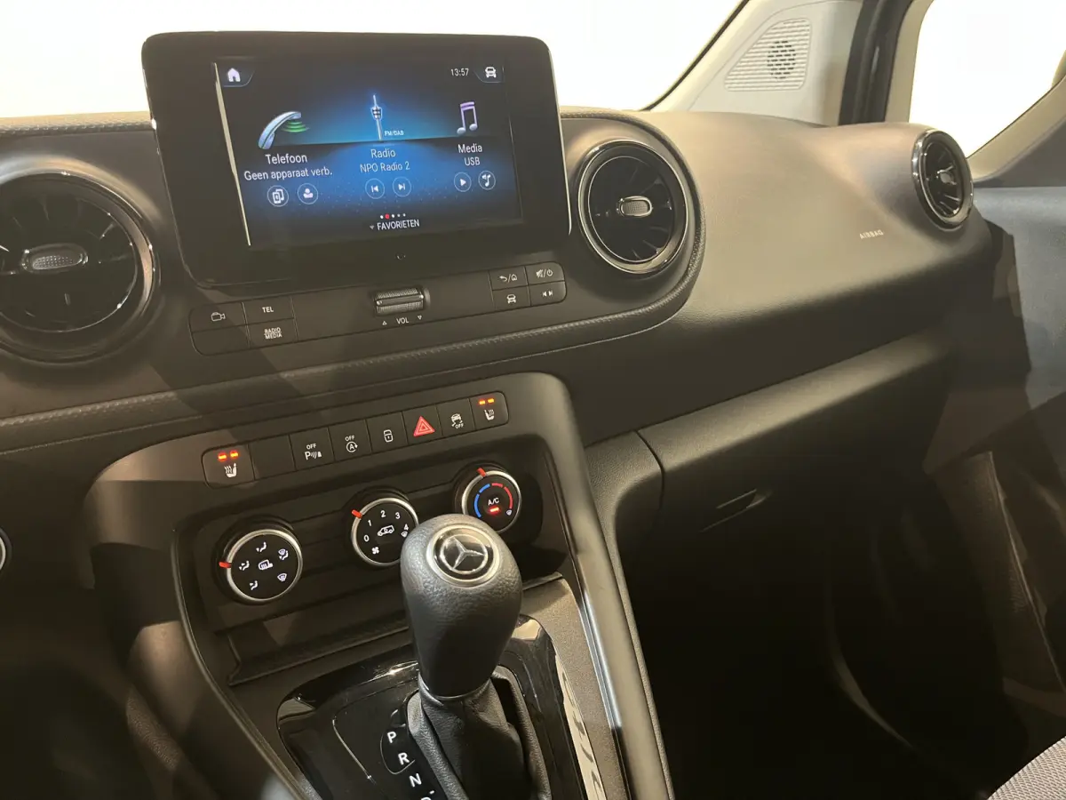 113 L2 Pro Automaat Benzine / Euro 6 / Airco / CarPlay / Cruise Control / Camera / Trekhaak / LMV / 14.000 KM !!