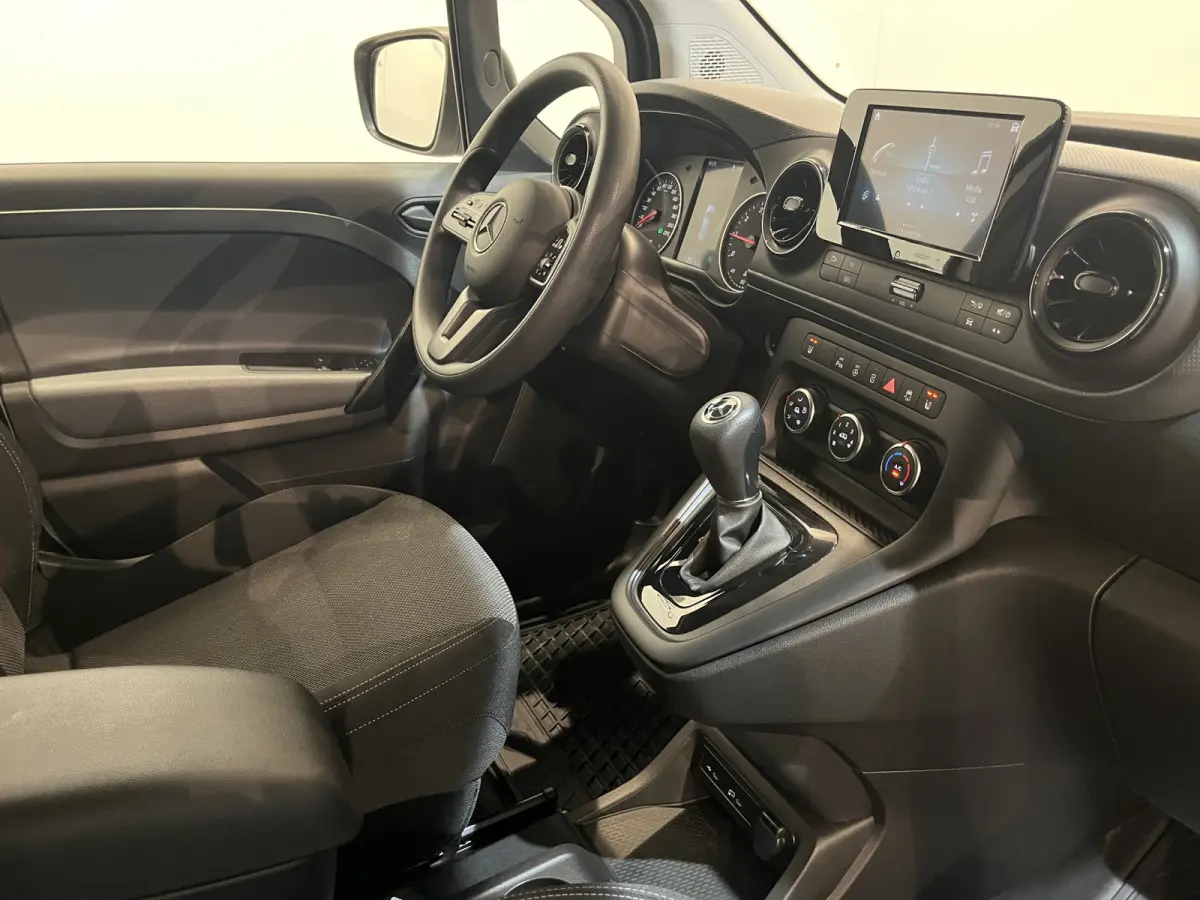 113 L2 Pro Automaat Benzine / Euro 6 / Airco / CarPlay / Cruise Control / Camera / Trekhaak / LMV / 14.000 KM !!