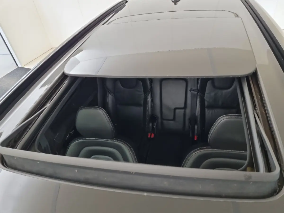2.0 T8 Recharge AWD R-Design | VolvoSelekt | Bowers&Wilkins | Luchtvering | 22'' | Black