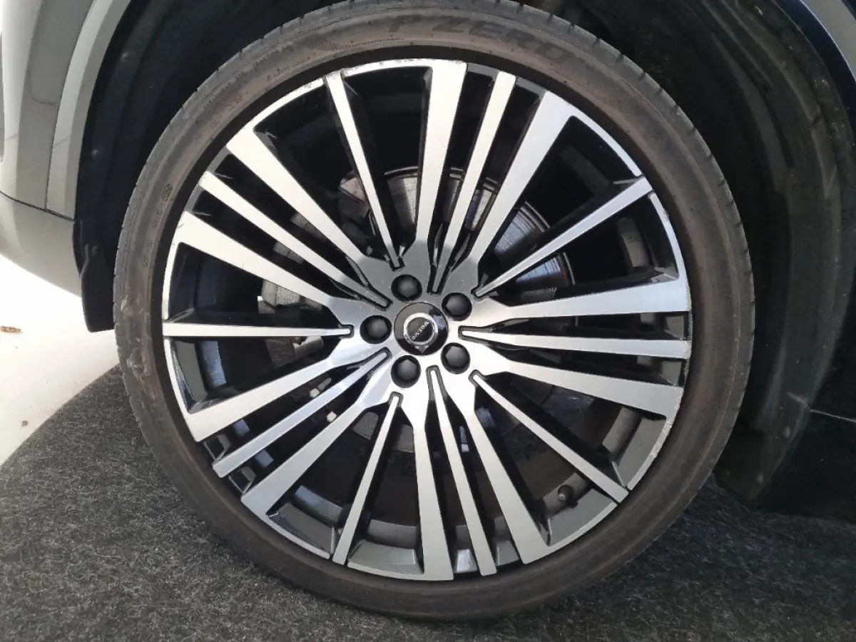 2.0 T8 Recharge AWD R-Design | VolvoSelekt | Bowers&Wilkins | Luchtvering | 22'' | Black