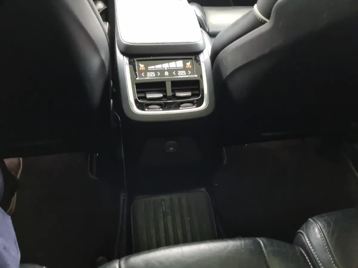 2.0 T8 Recharge AWD R-Design | VolvoSelekt | Bowers&Wilkins | Luchtvering | 22'' | Black