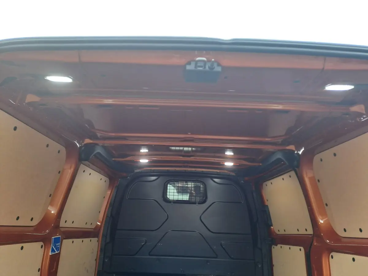 320 2.0 TDCI L1H1 Sport