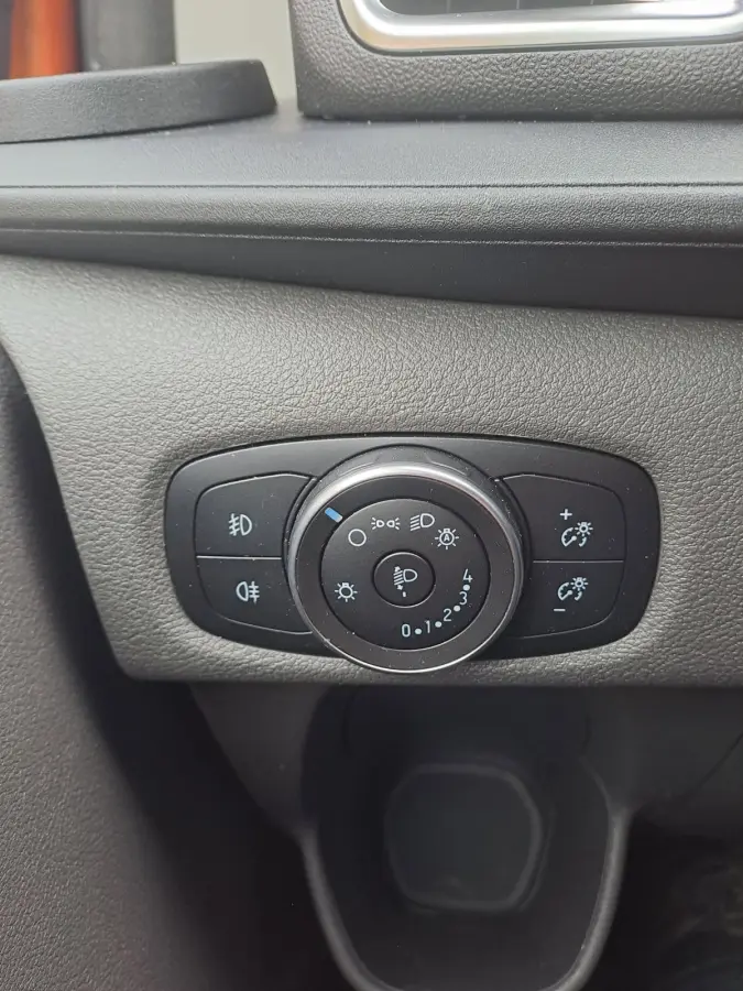 320 2.0 TDCI L1H1 Sport
