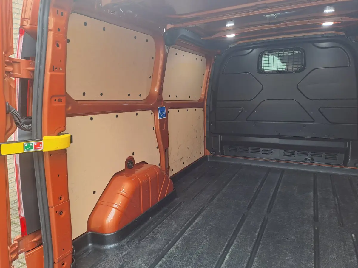 320 2.0 TDCI L1H1 Sport