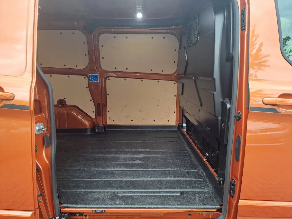 320 2.0 TDCI L1H1 Sport