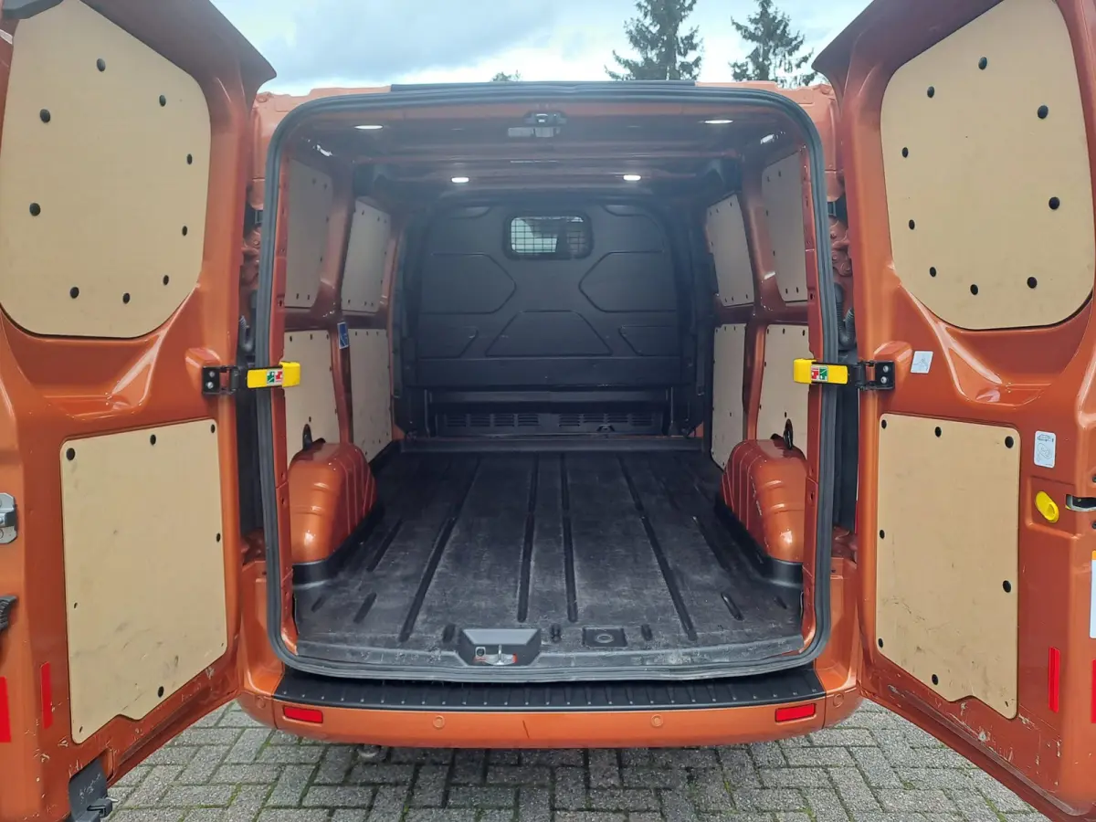320 2.0 TDCI L1H1 Sport