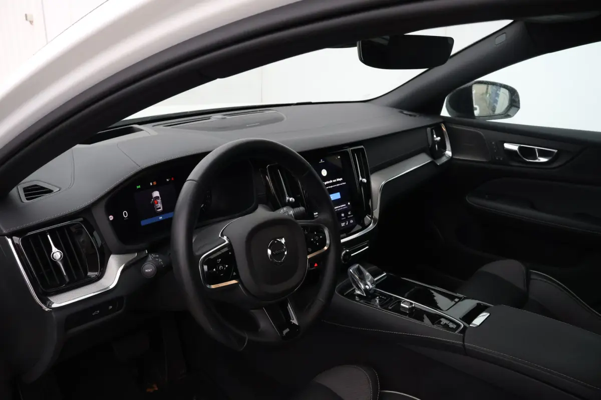 2.0 T6 Plug-in hybrid AWD Ultra Dark | Trekhaak | Harman Kardon | Pano |