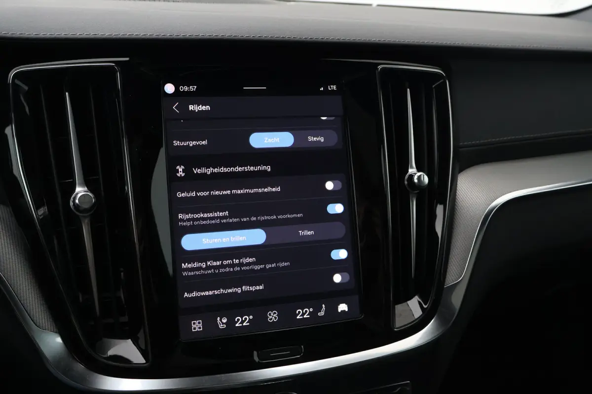 2.0 T6 Plug-in hybrid AWD Ultra Dark | Trekhaak | Harman Kardon | Pano |