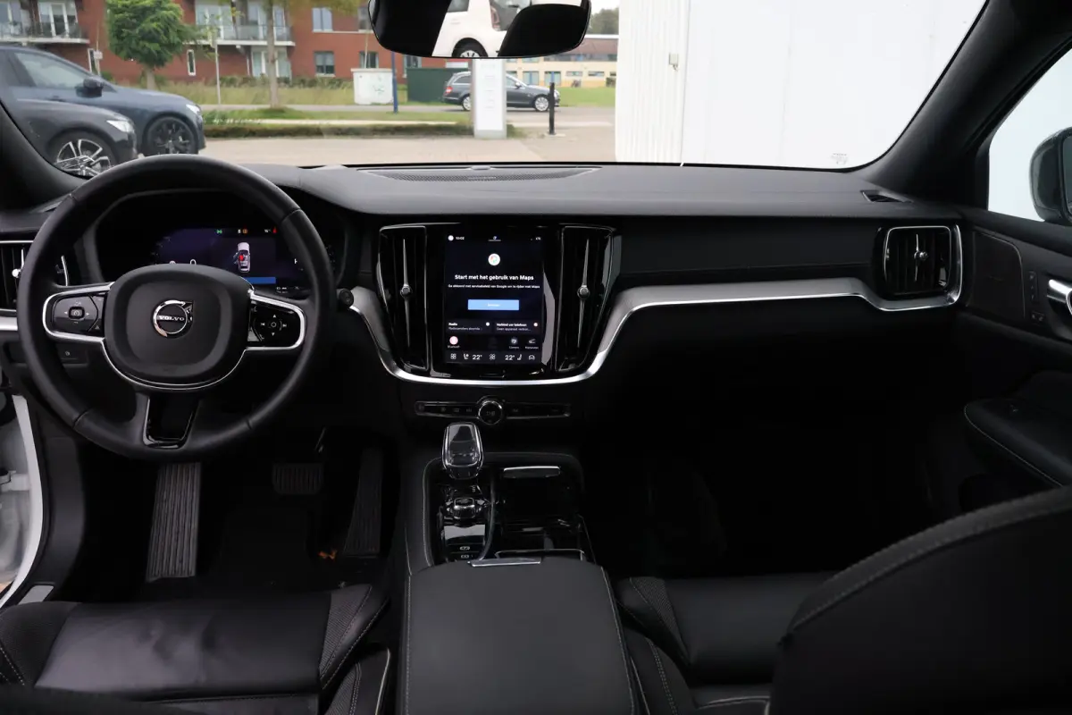 2.0 T6 Plug-in hybrid AWD Ultra Dark | Trekhaak | Harman Kardon | Pano |