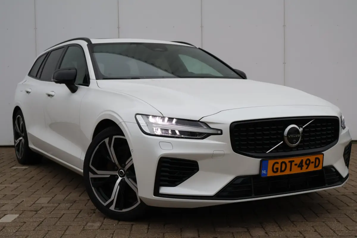 2.0 T6 Plug-in hybrid AWD Ultra Dark | Trekhaak | Harman Kardon | Pano |