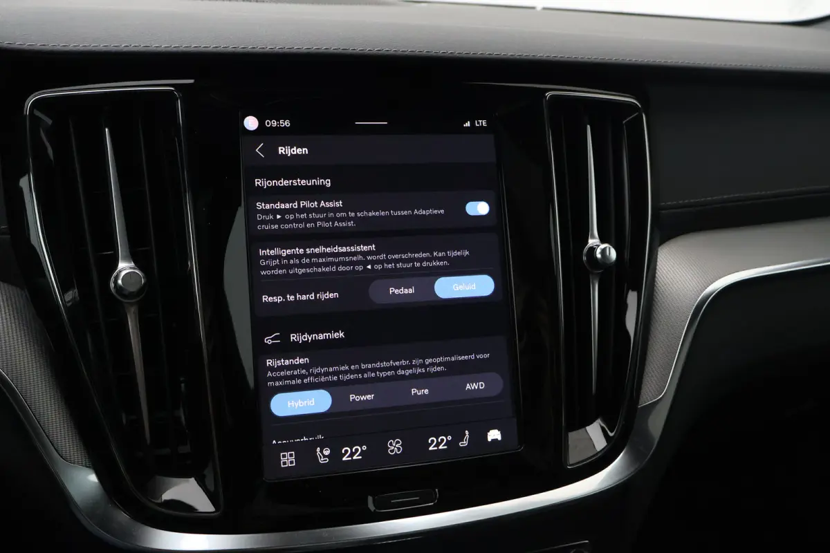 2.0 T6 Plug-in hybrid AWD Ultra Dark | Trekhaak | Harman Kardon | Pano |