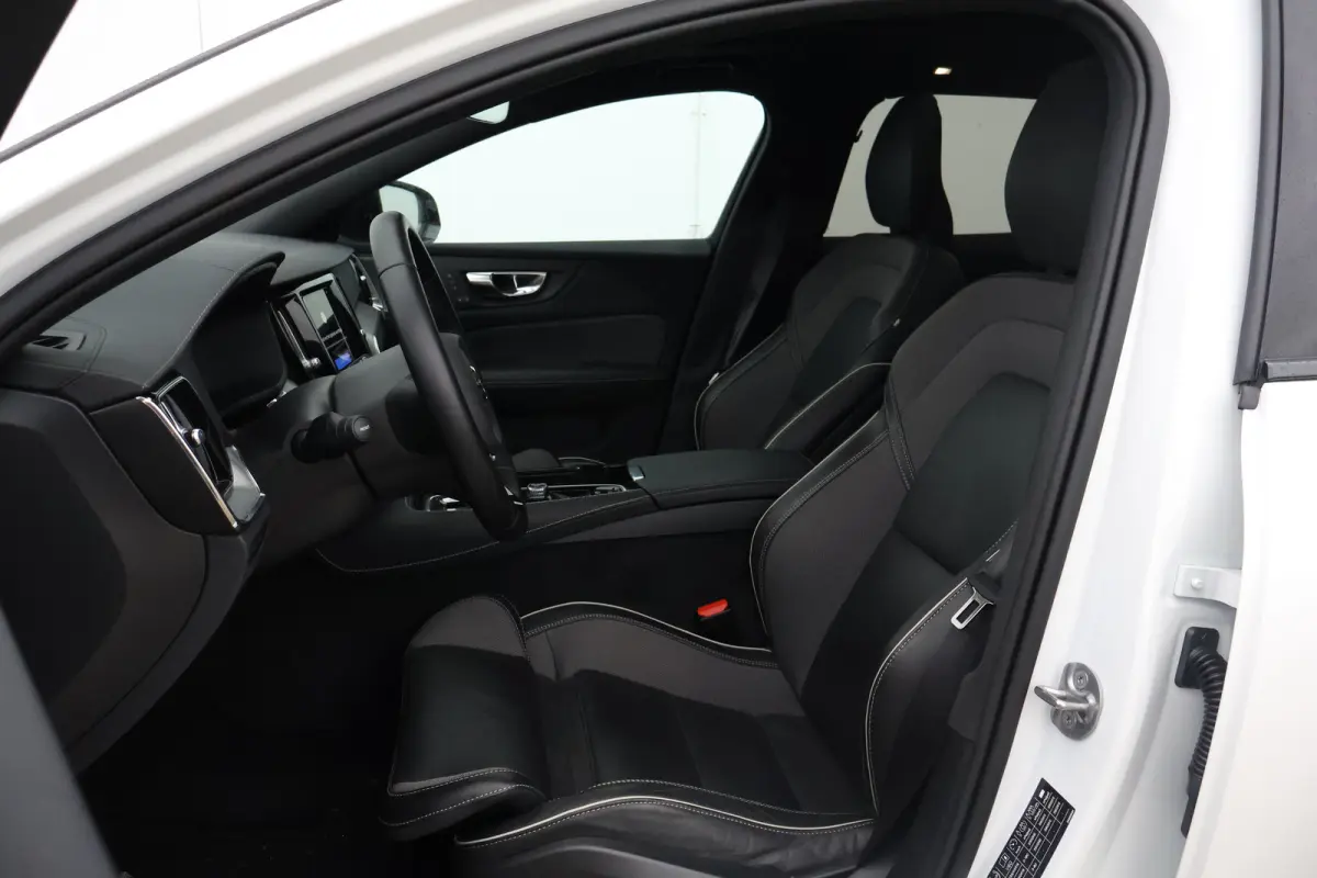 2.0 T6 Plug-in hybrid AWD Ultra Dark | Trekhaak | Harman Kardon | Pano |