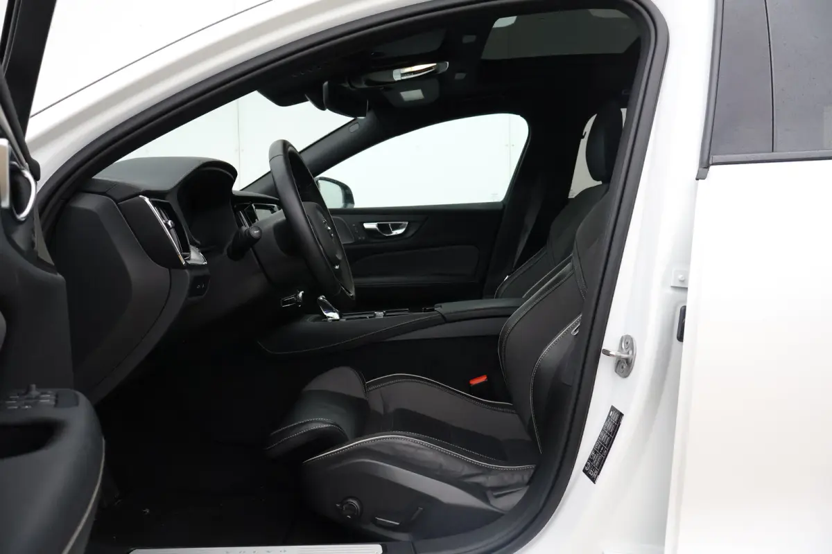 2.0 T6 Plug-in hybrid AWD Ultra Dark | Trekhaak | Harman Kardon | Pano |