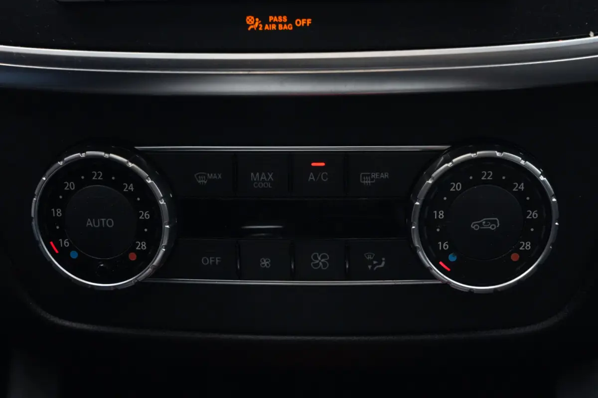 350 | 306PK | Schuifdak | Leder | Camera | Keyless Een indrukwekkend exemplaar van de Mercedes-Benz M-Klasse 350 met de krachtige 3.5 V6 benzinemotor met 306 pk, gekoppeld aan een comfortabe