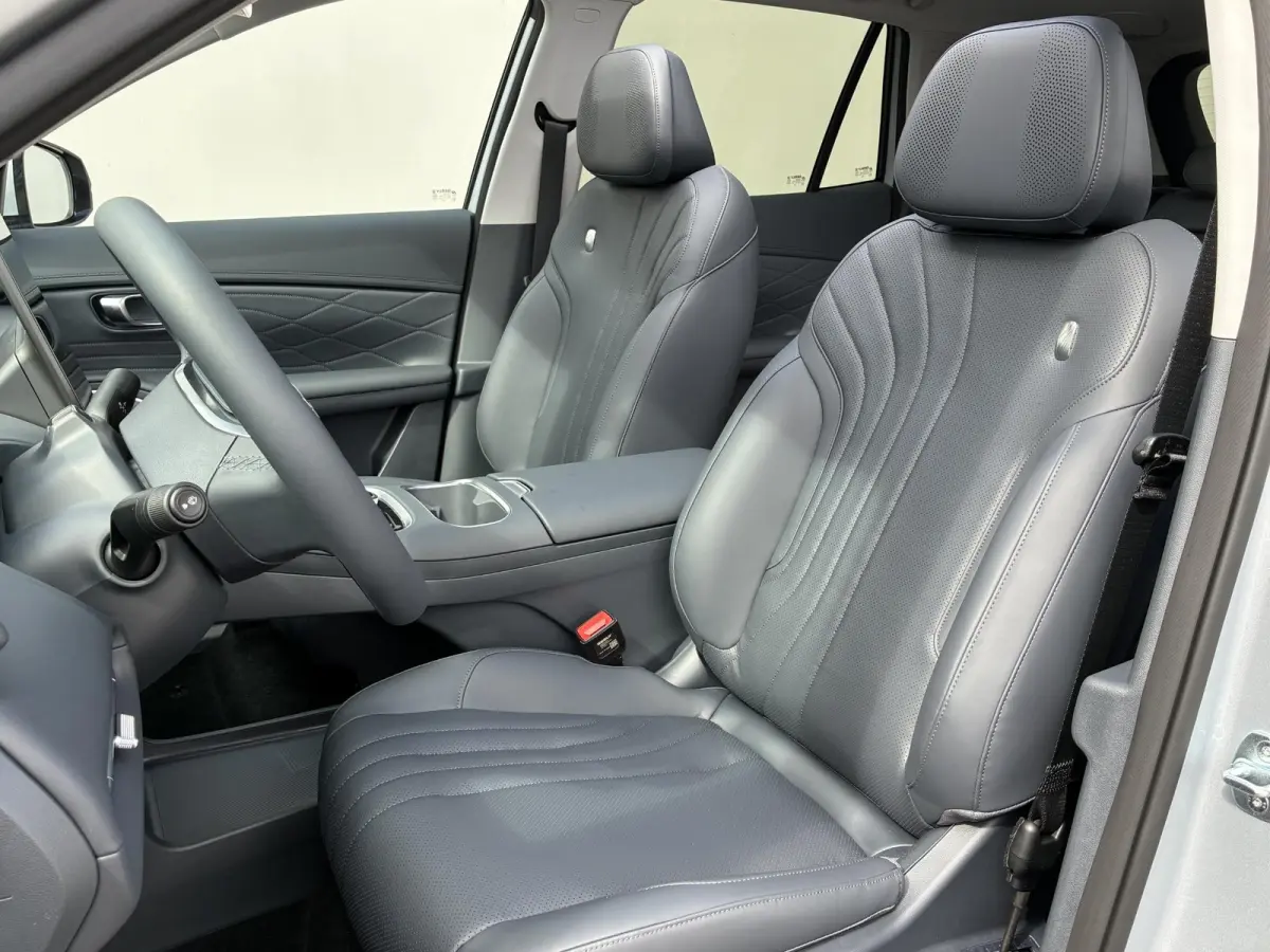 1.5 Max+ / 29,8 kWh / 136KM WLTP / max 1055KM Actieradius / PHEV / Plug-in / Fabrieksgarantie t/m 07-2034 / Stoelverwarming voor en achter / Stoelmassage / Schuif-kantel dak / Stoelventilati