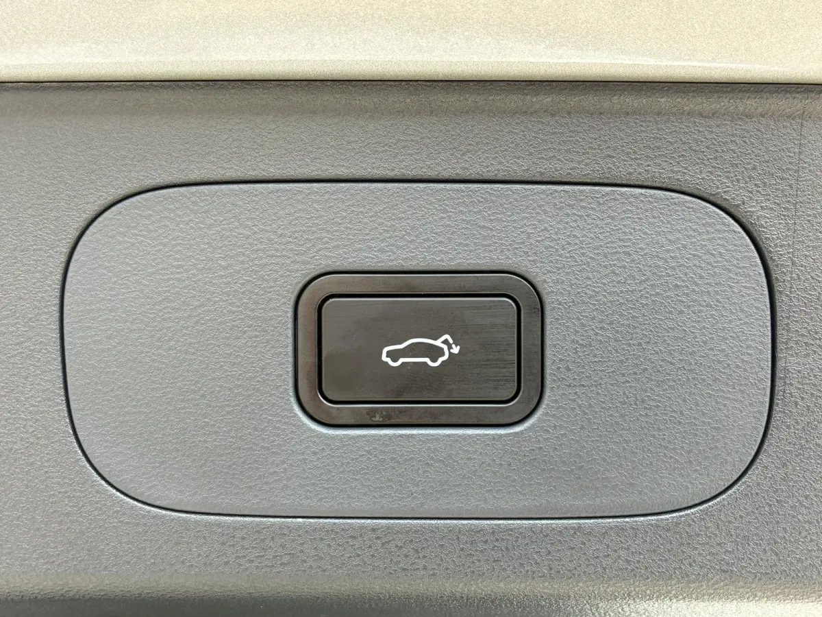 1.5 Max+ / 29,8 kWh / 136KM WLTP / max 1055KM Actieradius / PHEV / Plug-in / Fabrieksgarantie t/m 07-2034 / Stoelverwarming voor en achter / Stoelmassage / Schuif-kantel dak / Stoelventilati