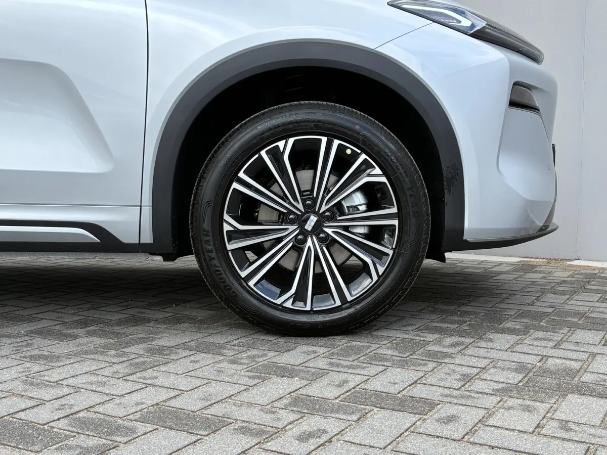 1.5 Max+ / 29,8 kWh / 136KM WLTP / max 1055KM Actieradius / PHEV / Plug-in / Fabrieksgarantie t/m 07-2034 / Stoelverwarming voor en achter / Stoelmassage / Schuif-kantel dak / Stoelventilati