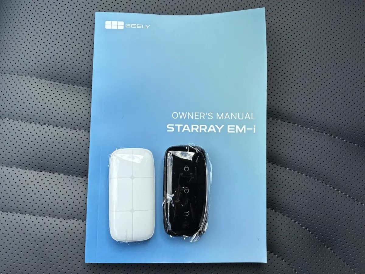 1.5 Max+ / 29,8 kWh / 136KM WLTP / max 1055KM Actieradius / PHEV / Plug-in / Fabrieksgarantie t/m 07-2034 / Stoelverwarming voor en achter / Stoelmassage / Schuif-kantel dak / Stoelventilati