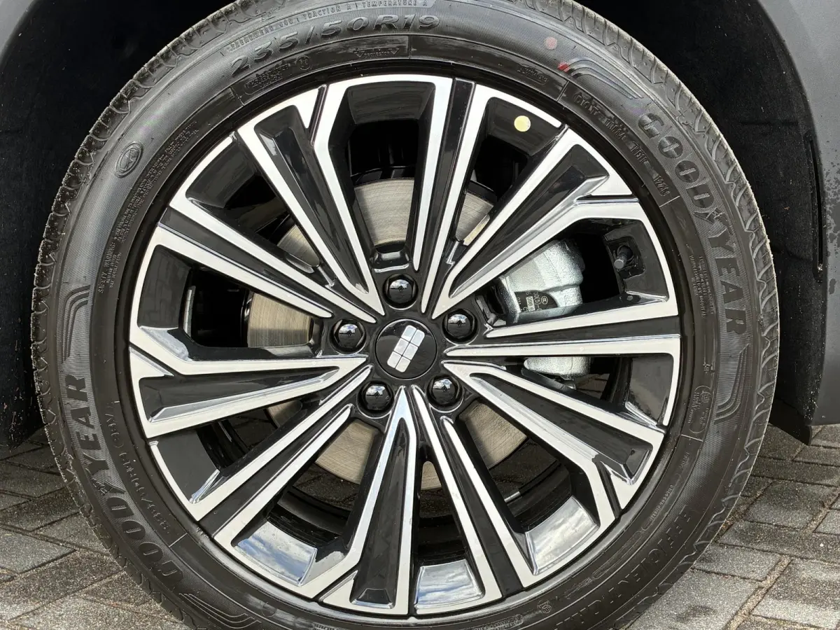 1.5 Max+ / 29,8 kWh / 136KM WLTP / max 1055KM Actieradius / PHEV / Plug-in / Fabrieksgarantie t/m 07-2034 / Stoelverwarming voor en achter / Stoelmassage / Schuif-kantel dak / Stoelventilati