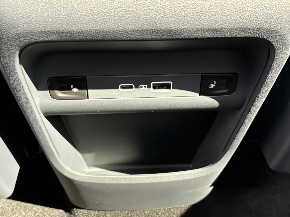 1.5 Max+ / 29,8 kWh / 136KM WLTP / max 1055KM Actieradius / PHEV / Plug-in / Fabrieksgarantie t/m 07-2034 / Stoelverwarming voor en achter / Stoelmassage / Schuif-kantel dak / Stoelventilati