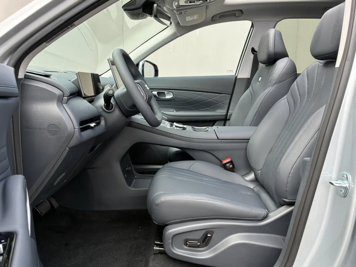1.5 Max+ / 29,8 kWh / 136KM WLTP / max 1055KM Actieradius / PHEV / Plug-in / Fabrieksgarantie t/m 07-2034 / Stoelverwarming voor en achter / Stoelmassage / Schuif-kantel dak / Stoelventilati
