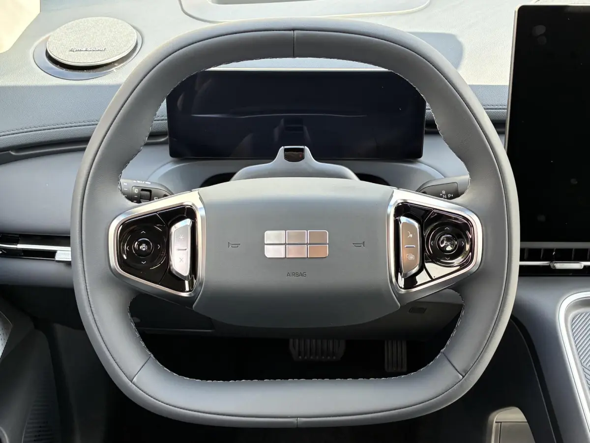 1.5 Max+ / 29,8 kWh / 136KM WLTP / max 1055KM Actieradius / PHEV / Plug-in / Fabrieksgarantie t/m 07-2034 / Stoelverwarming voor en achter / Stoelmassage / Schuif-kantel dak / Stoelventilati