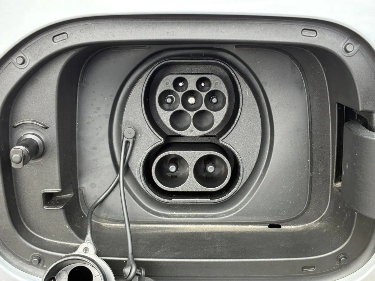 1.5 Max+ / 29,8 kWh / 136KM WLTP / max 1055KM Actieradius / PHEV / Plug-in / Fabrieksgarantie t/m 07-2034 / Stoelverwarming voor en achter / Stoelmassage / Schuif-kantel dak / Stoelventilati