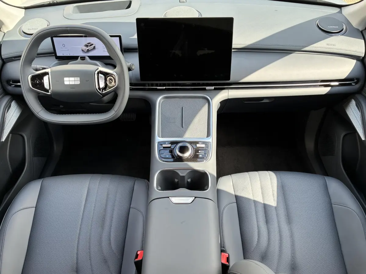 1.5 Max+ / 29,8 kWh / 136KM WLTP / max 1055KM Actieradius / PHEV / Plug-in / Fabrieksgarantie t/m 07-2034 / Stoelverwarming voor en achter / Stoelmassage / Schuif-kantel dak / Stoelventilati