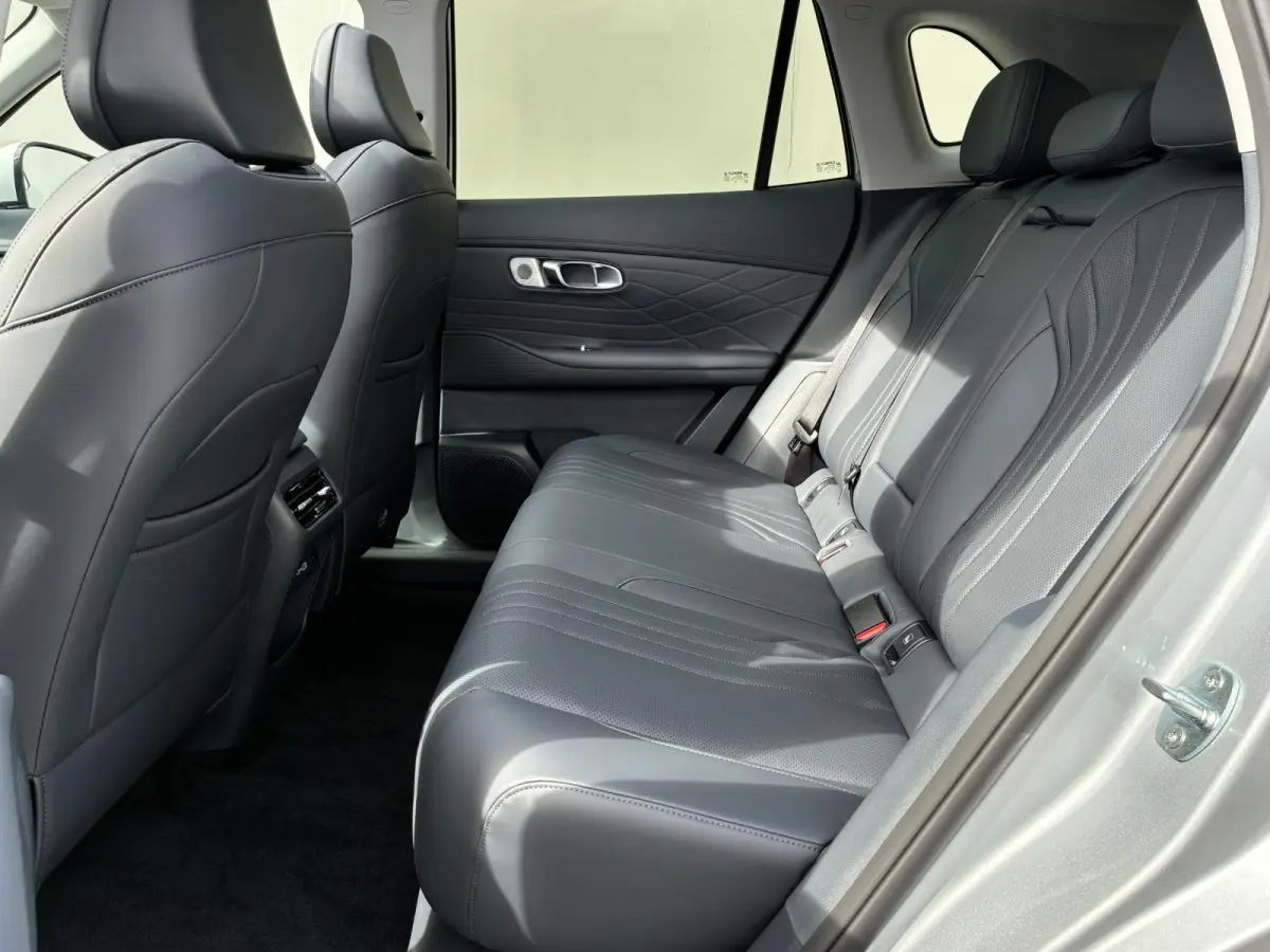 1.5 Max+ / 29,8 kWh / 136KM WLTP / max 1055KM Actieradius / PHEV / Plug-in / Fabrieksgarantie t/m 07-2034 / Stoelverwarming voor en achter / Stoelmassage / Schuif-kantel dak / Stoelventilati