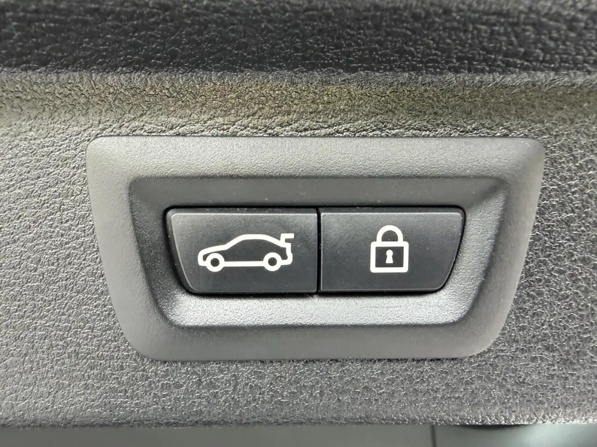 xDrive40e High Executive Pano - Leder - Head-Up - Keyless - Trekhaak