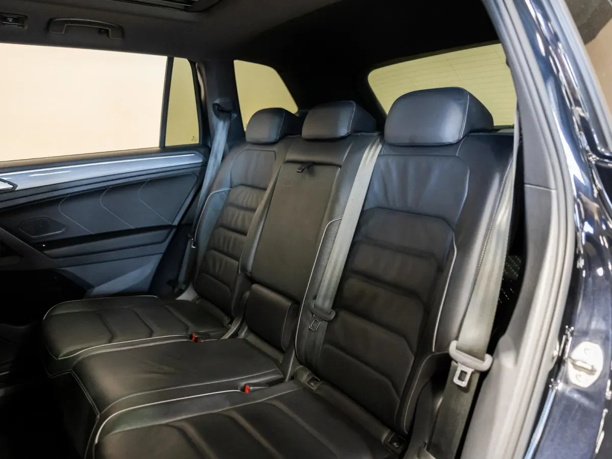 1.5 TSI 2x R-Line Blackstyle / 150pk / Panorama dak / Rondomzicht camera / Stoelverwarming / Leder /