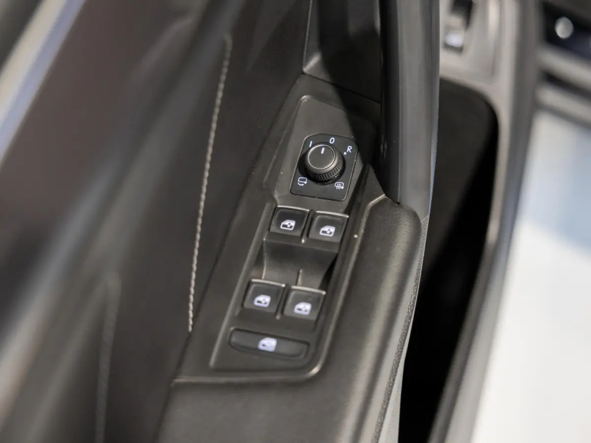 1.5 TSI 2x R-Line Blackstyle / 150pk / Panorama dak / Rondomzicht camera / Stoelverwarming / Leder /