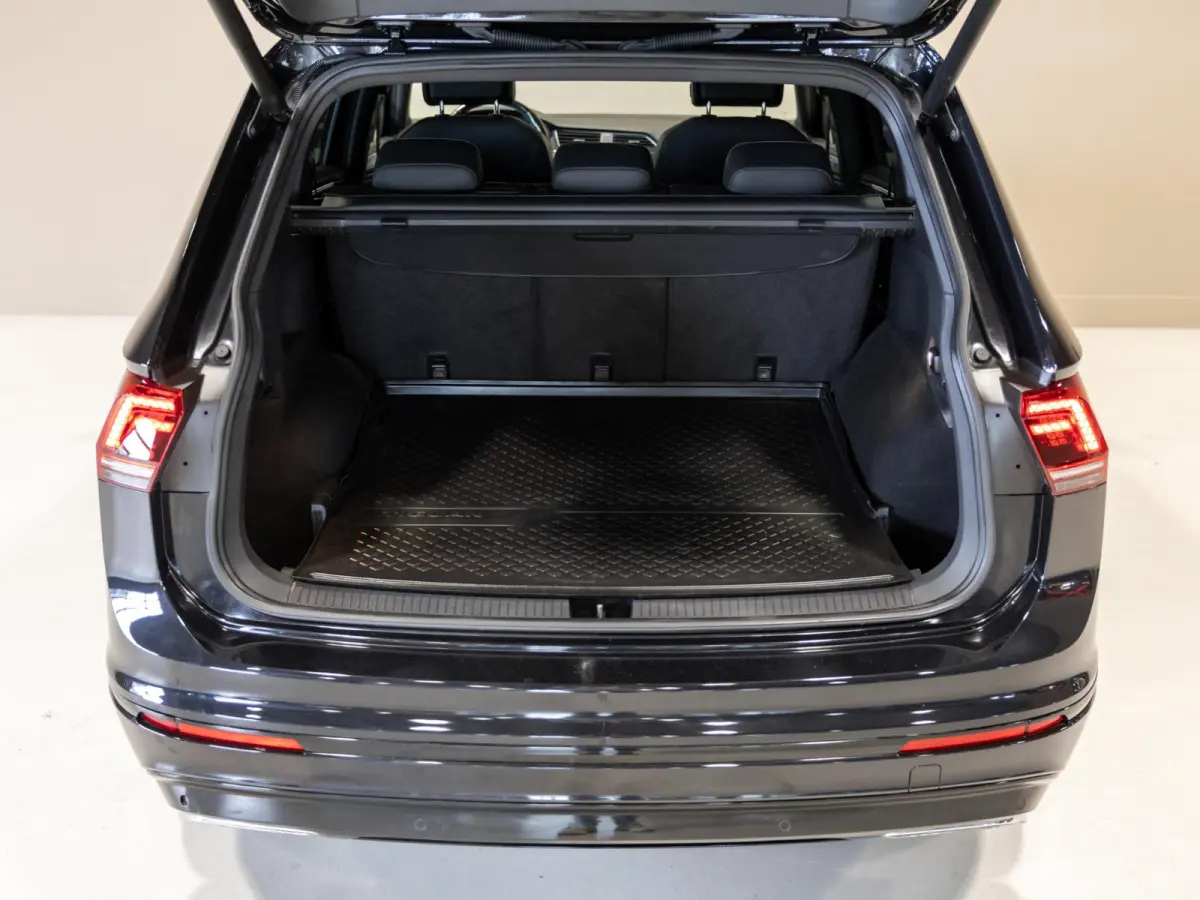 1.5 TSI 2x R-Line Blackstyle / 150pk / Panorama dak / Rondomzicht camera / Stoelverwarming / Leder /