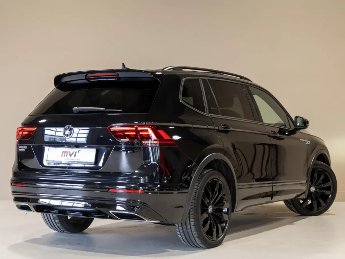 1.5 TSI 2x R-Line Blackstyle / 150pk / Panorama dak / Rondomzicht camera / Stoelverwarming / Leder /