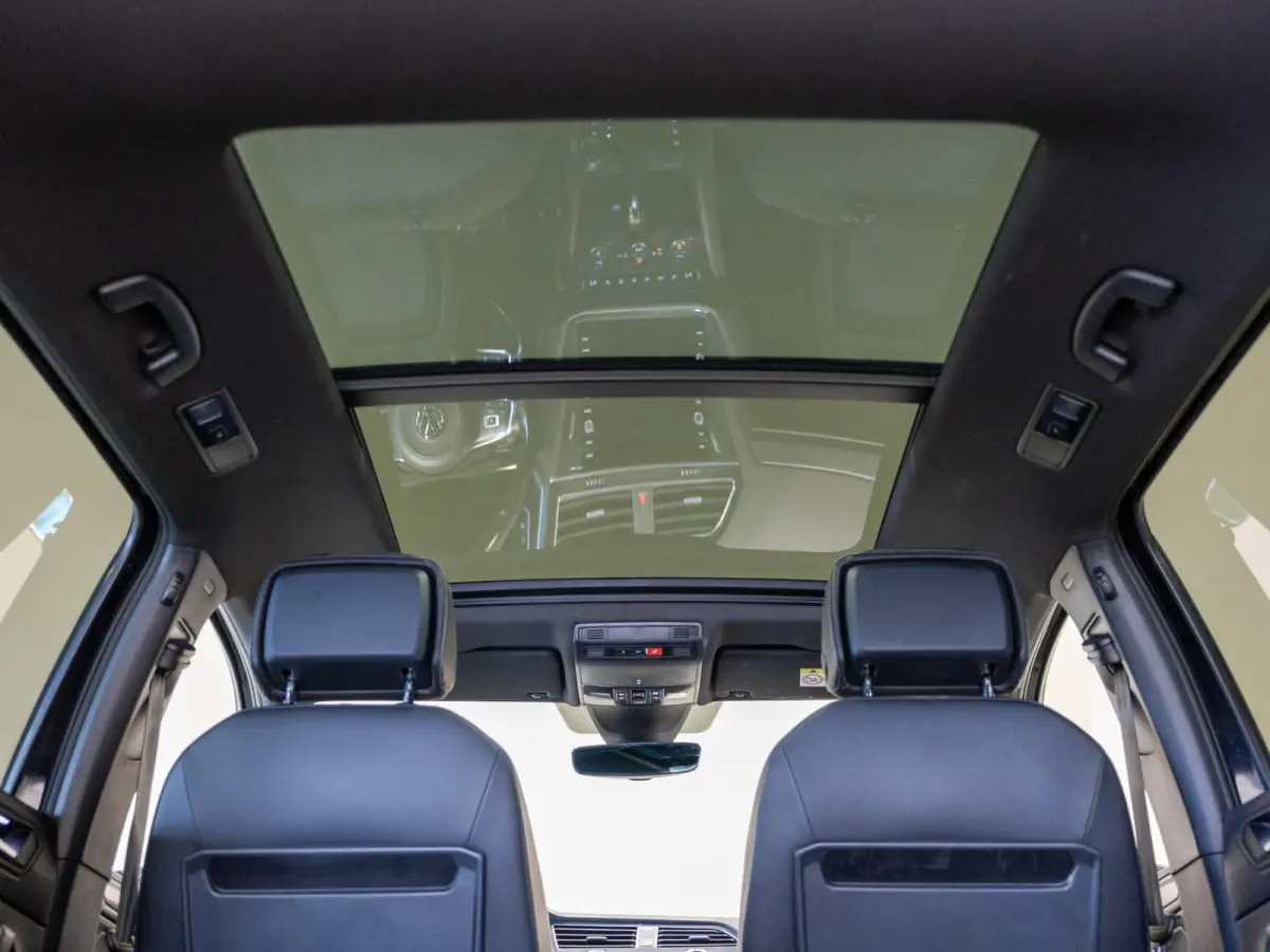 1.5 TSI 2x R-Line Blackstyle / 150pk / Panorama dak / Rondomzicht camera / Stoelverwarming / Leder /