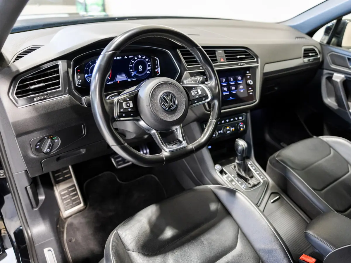 1.5 TSI 2x R-Line Blackstyle / 150pk / Panorama dak / Rondomzicht camera / Stoelverwarming / Leder /