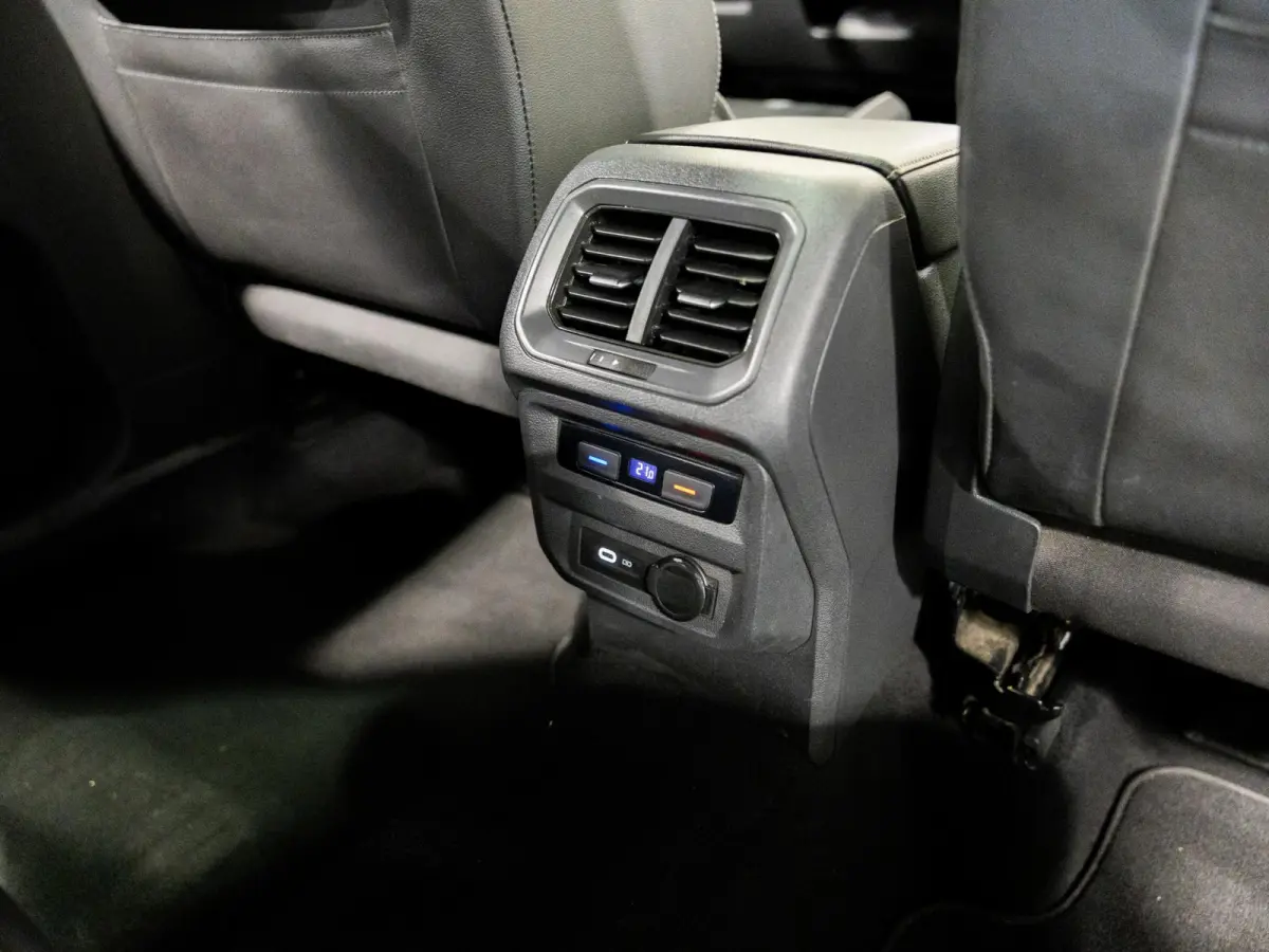 1.5 TSI 2x R-Line Blackstyle / 150pk / Panorama dak / Rondomzicht camera / Stoelverwarming / Leder /