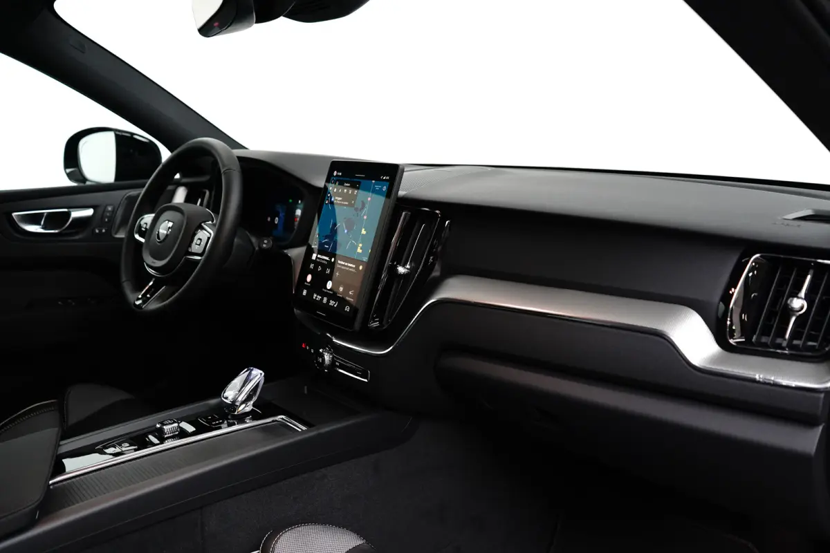 Plus Black Edition Recharge Plug-In Hybrid AWD | Luchtvering | 360 | HUD | H&K | Panodak |