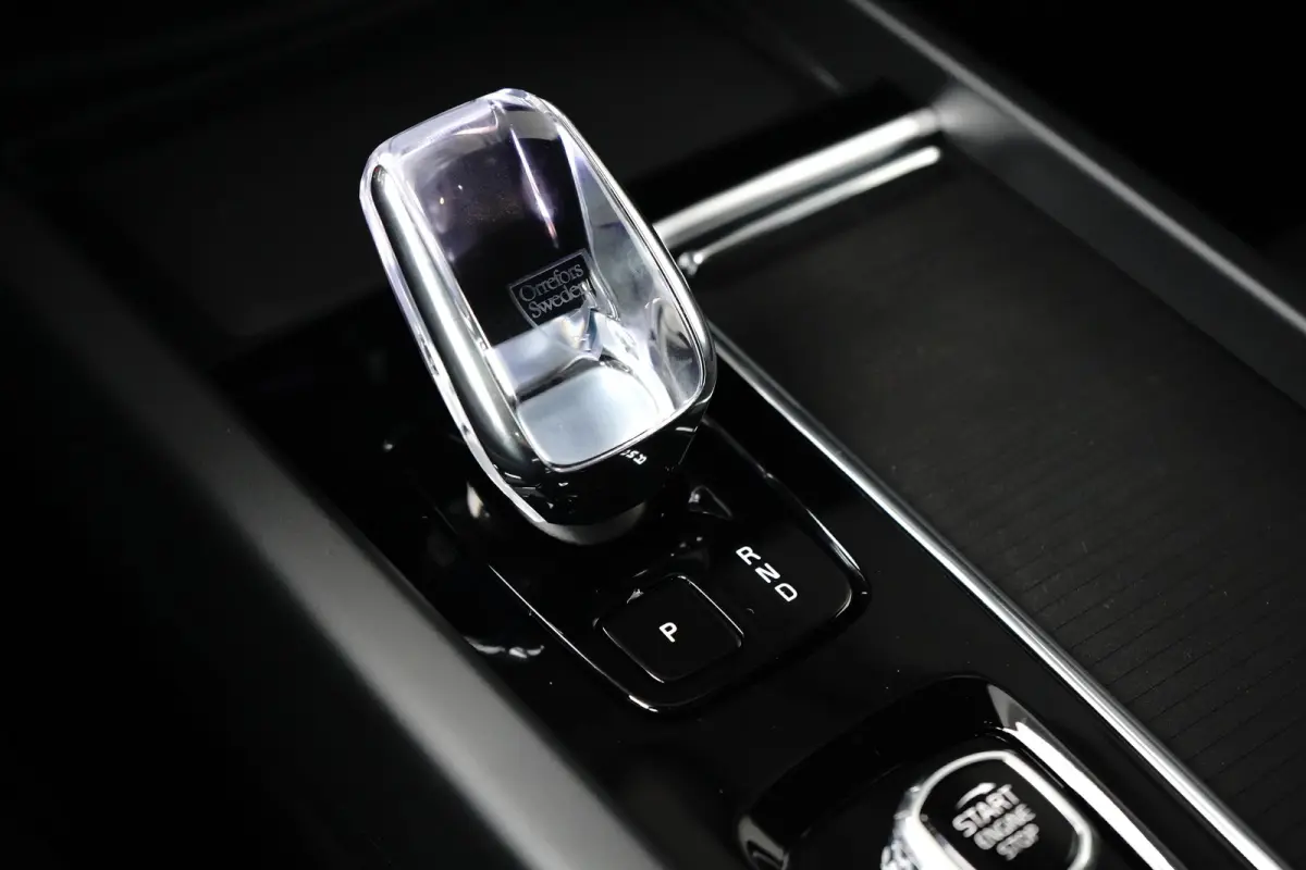 Plus Black Edition Recharge Plug-In Hybrid AWD | Luchtvering | 360 | HUD | H&K | Panodak |