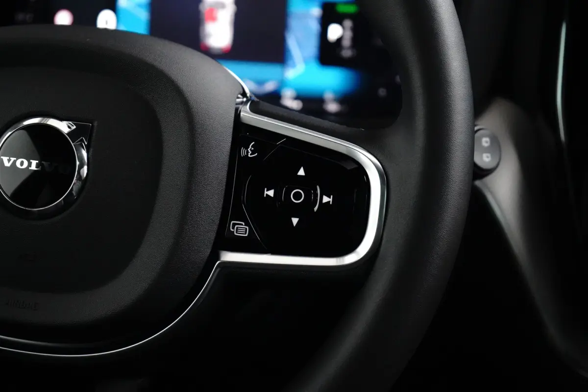Plus Black Edition Recharge Plug-In Hybrid AWD | Luchtvering | 360 | HUD | H&K | Panodak |