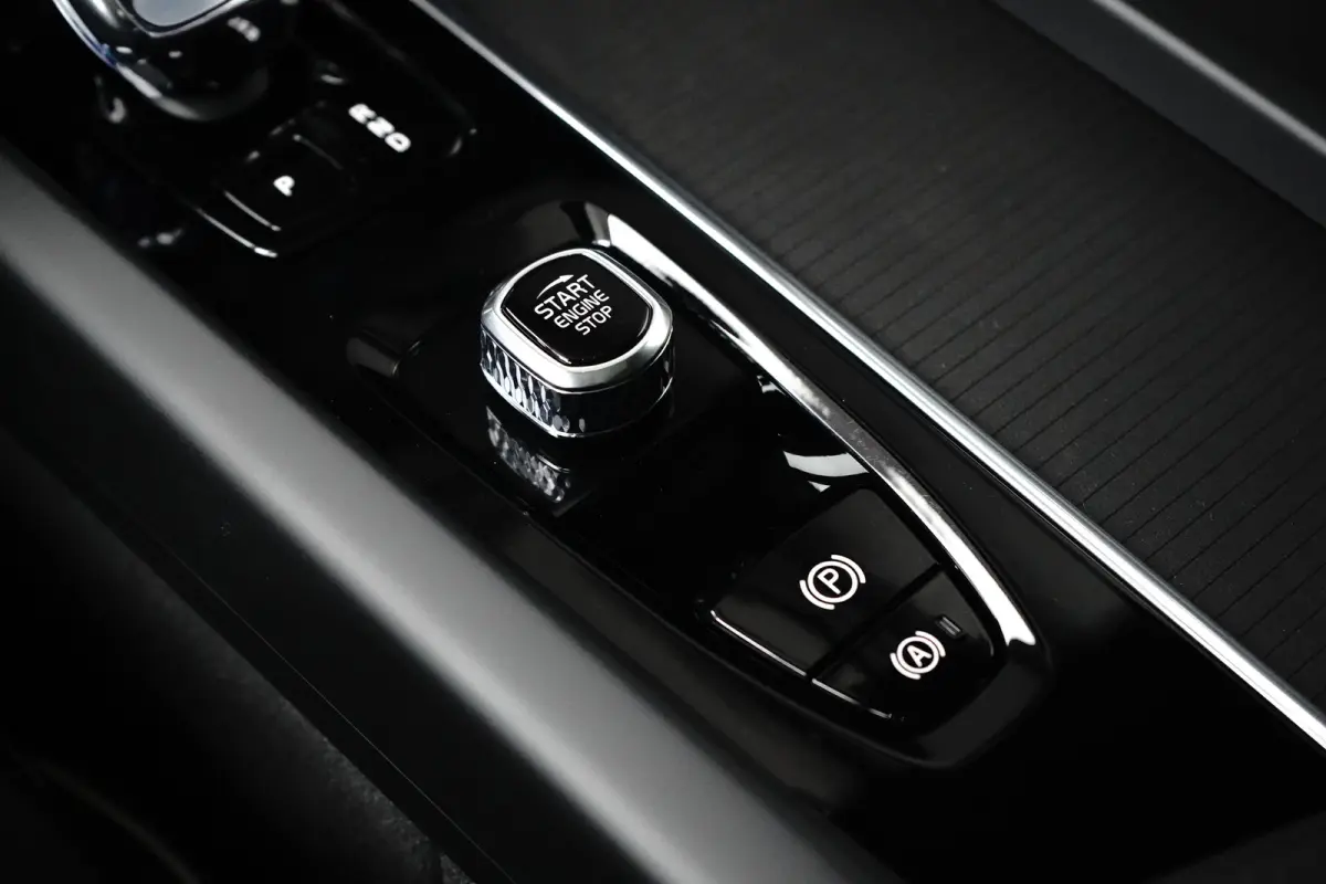 Plus Black Edition Recharge Plug-In Hybrid AWD | Luchtvering | 360 | HUD | H&K | Panodak |