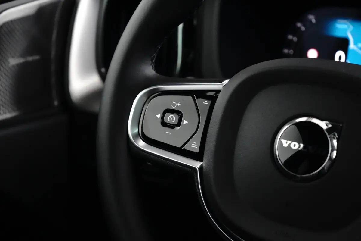 Plus Black Edition Recharge Plug-In Hybrid AWD | Luchtvering | 360 | HUD | H&K | Panodak |
