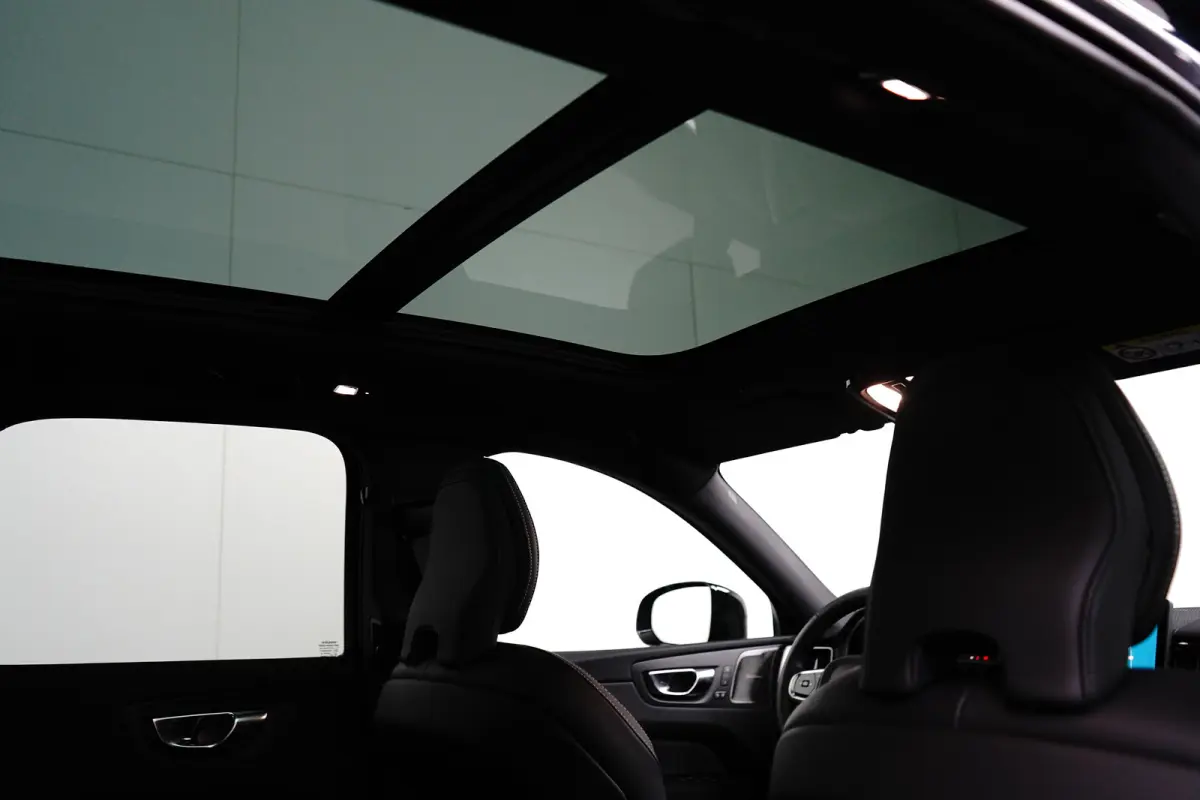 Plus Black Edition Recharge Plug-In Hybrid AWD | Luchtvering | 360 | HUD | H&K | Panodak |