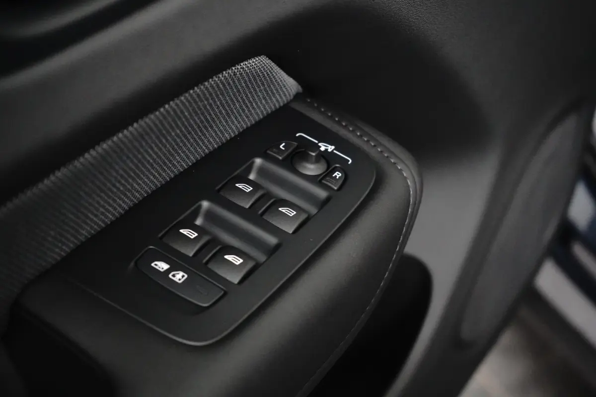 Plus Black Edition Recharge Plug-In Hybrid AWD | Luchtvering | 360 | HUD | H&K | Panodak |