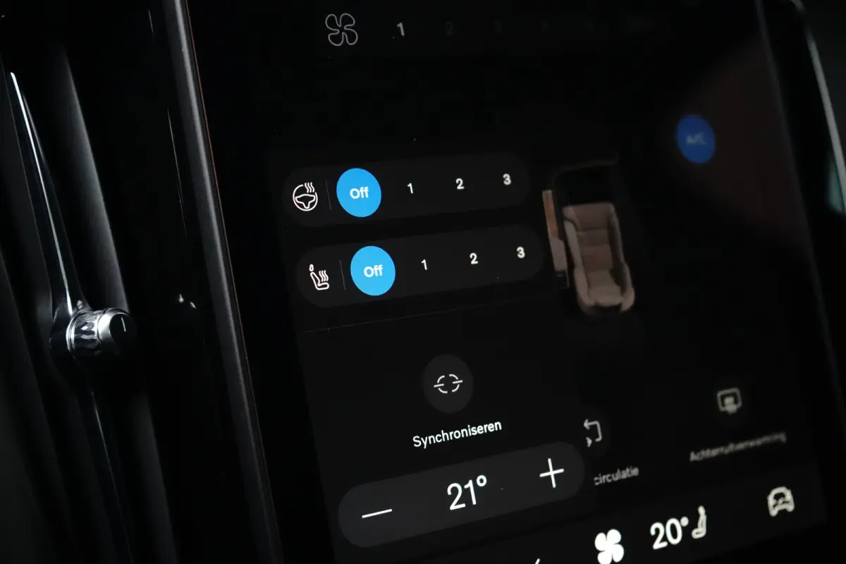 Plus Black Edition Recharge Plug-In Hybrid AWD | Luchtvering | 360 | HUD | H&K | Panodak |
