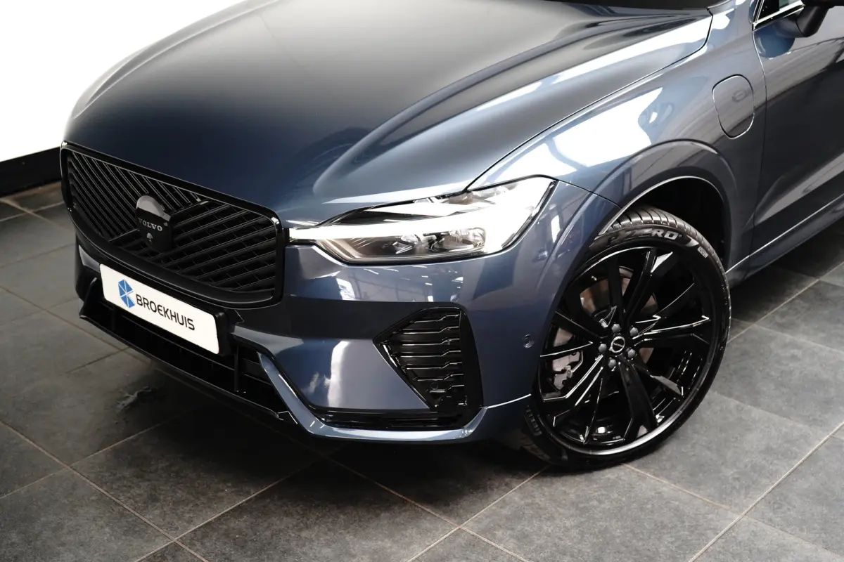 Plus Black Edition Recharge Plug-In Hybrid AWD | Luchtvering | 360 | HUD | H&K | Panodak |
