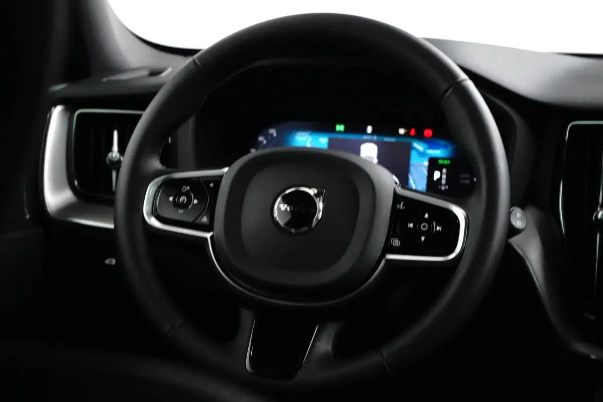 Plus Black Edition Recharge Plug-In Hybrid AWD | Luchtvering | 360 | HUD | H&K | Panodak |